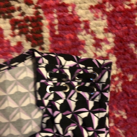 White House Black Market Geometric Sleeveless Blouse - Picture 4 of 4